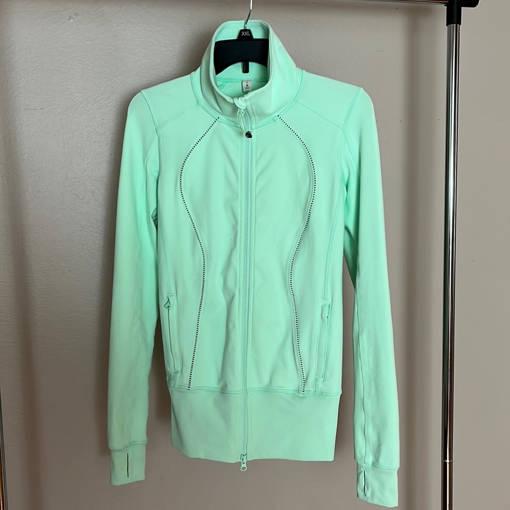 🍋 Lululemon mint green zip up size 4